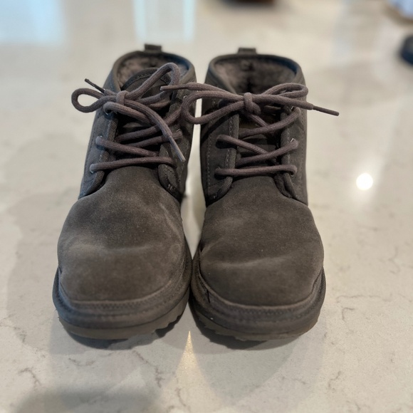 Boys Ugg Neumel II Chukka Boots - Picture 1 of 5